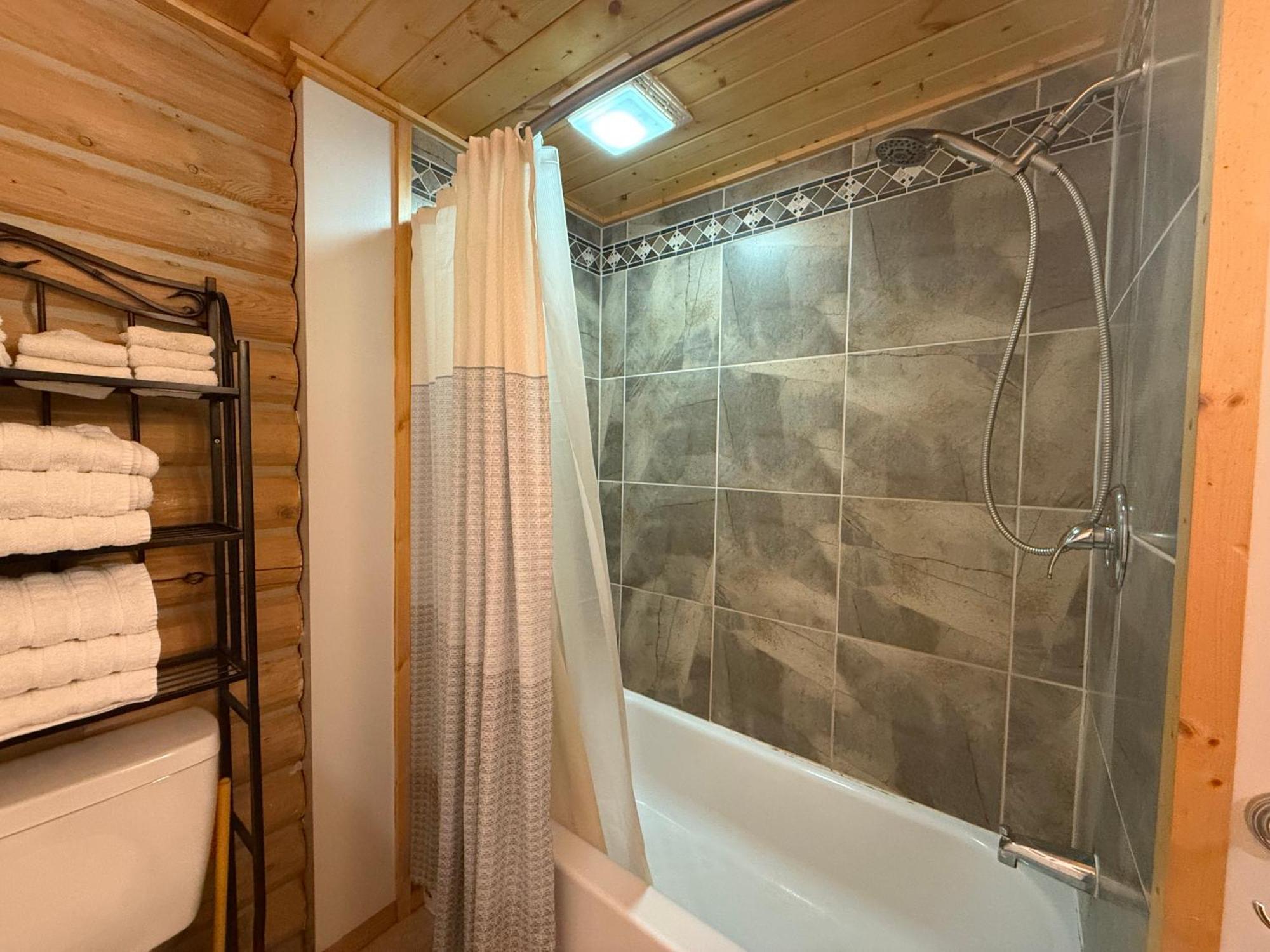 Talkeetna Log Cabin With Hot Tub Unit 1 Dış mekan fotoğraf
